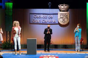 El Cabildo entrega sus honores y distinciones a 19 personas y entidades por su labor en favor de la sociedad grancanaria/TA.